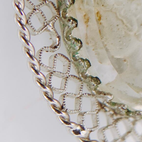 Vintage Whiting & Davis Cameo Clip-On Earrings, Filigree, 1950s Jewelry - Picture 5 of 12